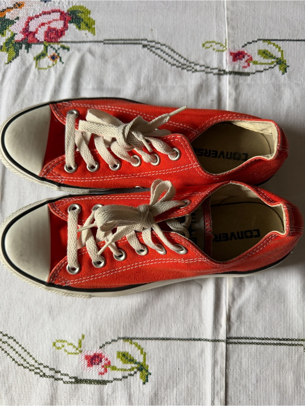 Converse Mens Low Top Sneakers - red and white Canvas
